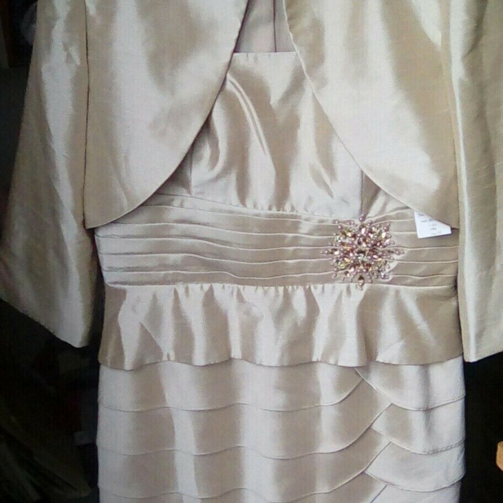 WOMENS 12 JESSICA HOWARD RHINESTONES SCALLOP DRESS